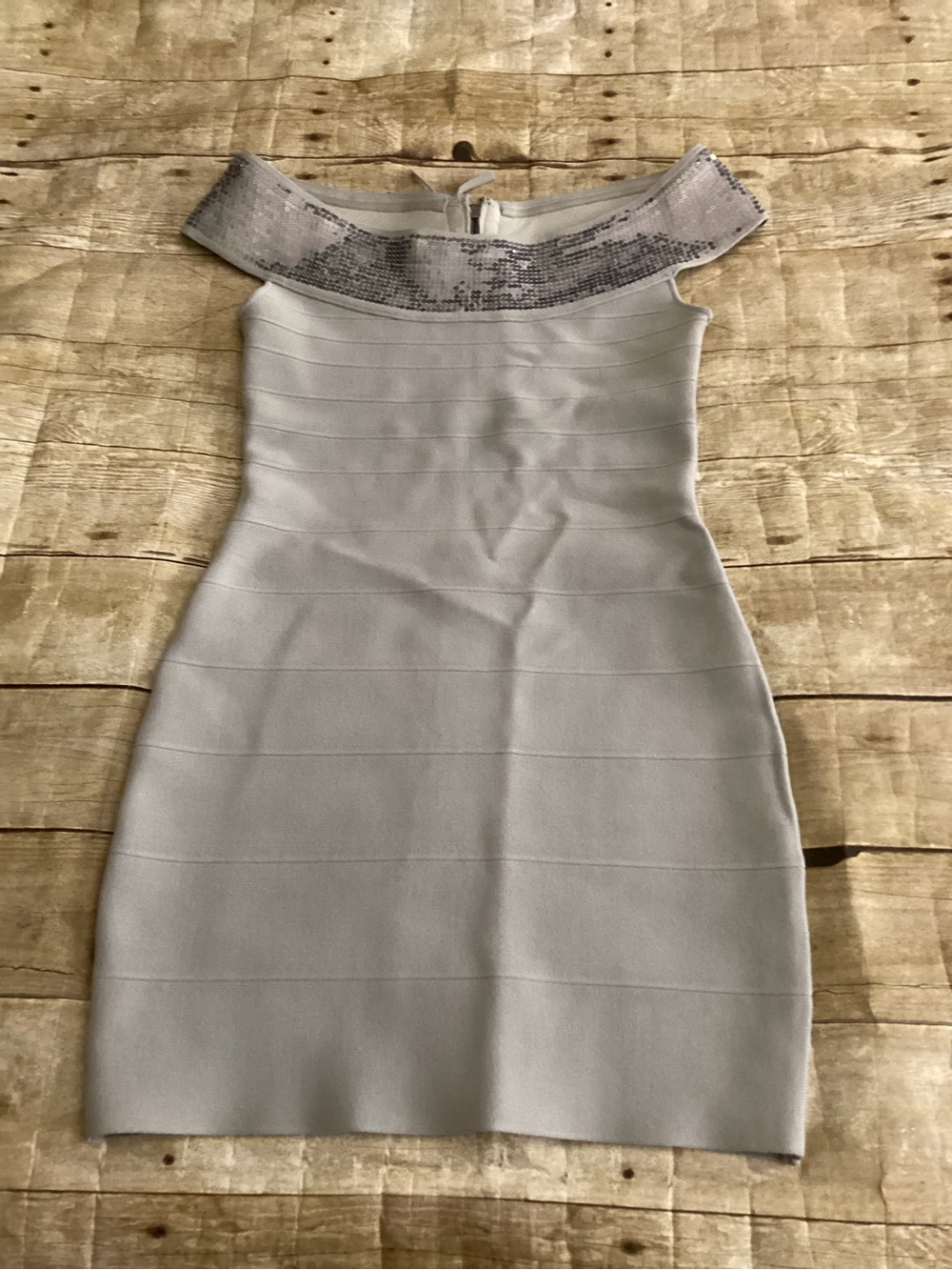 NEW GUESS Off-Shoulder Light Gray Bodycon Dress